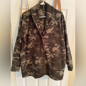 Cuddl Duds camo button front cardigan/jacket